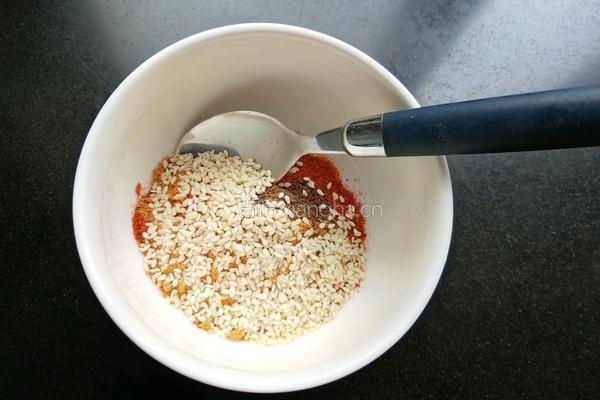 自制饺子蘸料（附辣椒油的制作方法）的做法图解4