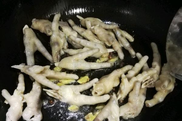 青椒烧鸡爪的做法图解2
