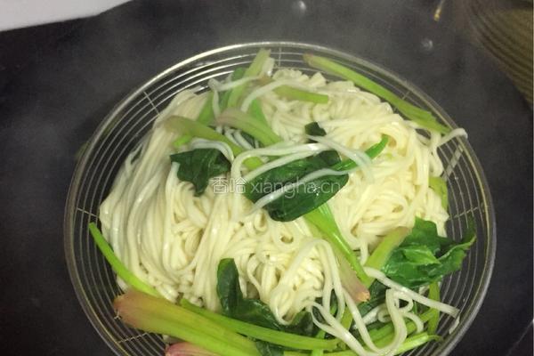 快手油泼面的做法图解3