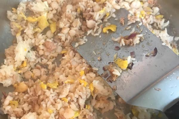 金枪鱼虾仁蛋炒饭的做法图解5