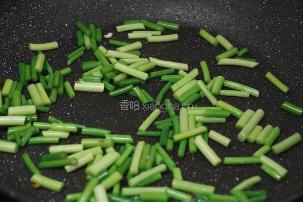 蒜苔炒馒头丁的做法图解5