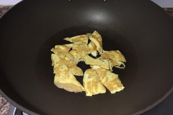 黄豆芽蒜苗炒鸡蛋的做法图解3