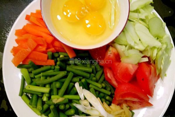 鲁菜大师蒋家常菜炒鸡蛋西红柿蒜苔的做法图解1