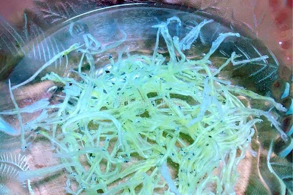 婴幼儿食谱：银鱼豆腐胡萝卜汤～的做法图解1