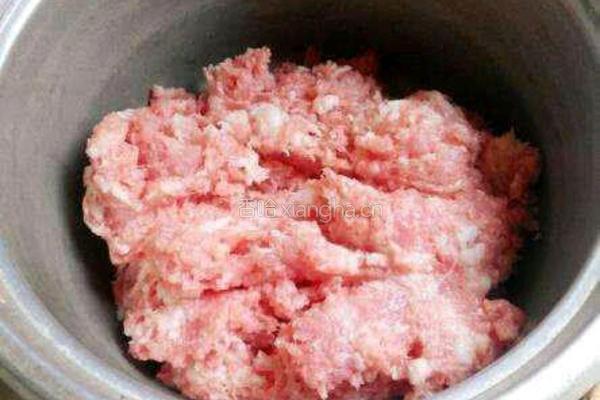 萝卜肉卷的做法图解1