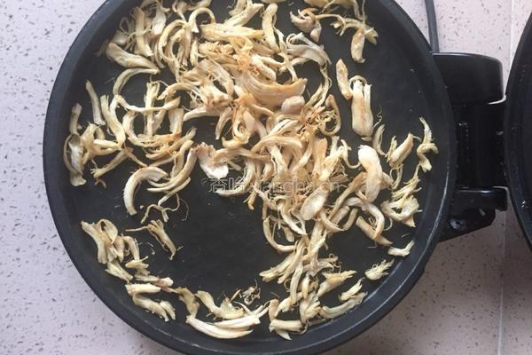 自制鸡胸肉丝小零食的做法图解3