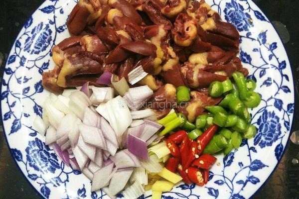 鲁菜大师蒋家常菜酱爆鸡心的做法图解2