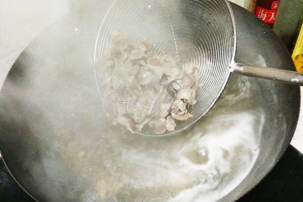 鲁菜大师蒋家常菜酱爆鸡心的做法图解3