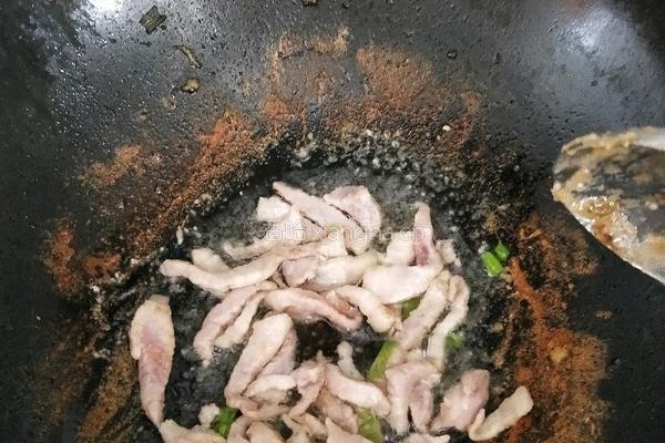 木耳小白菜肉的做法图解7
