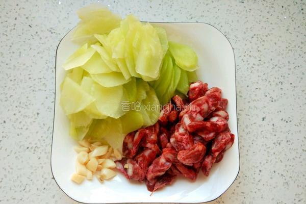 莴笋炒腊肠的做法图解2