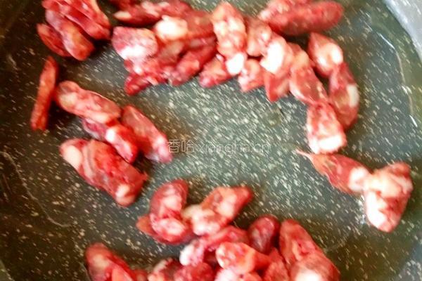莴笋炒腊肠的做法图解3