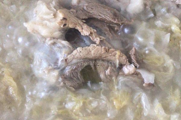 酸菜炖大骨棒的做法图解6