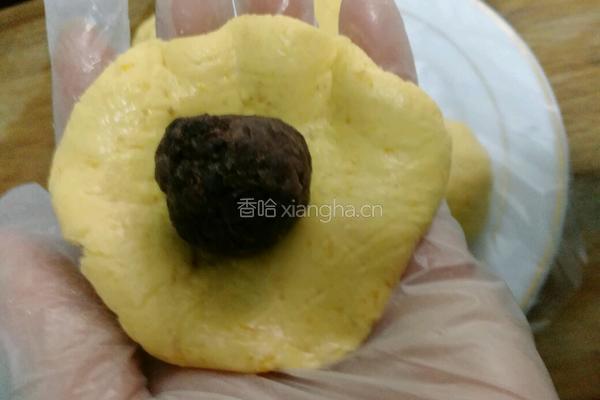 南瓜豆沙芝麻饼的做法图解5
