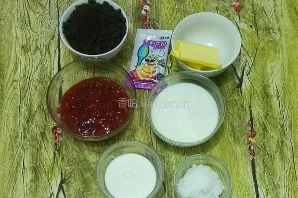 草莓酸奶慕斯的做法图解1