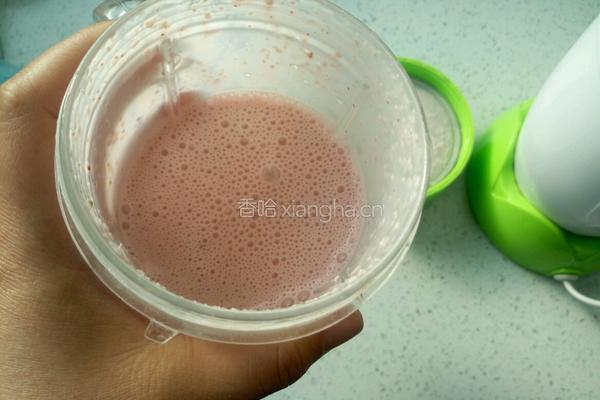 草莓麦片思慕雪的做法图解5
