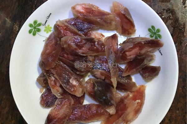 笋白炒腊肠的做法图解3