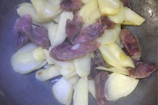 笋白炒腊肠的做法图解5