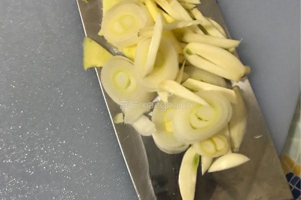 白菜炖笔管的做法图解3
