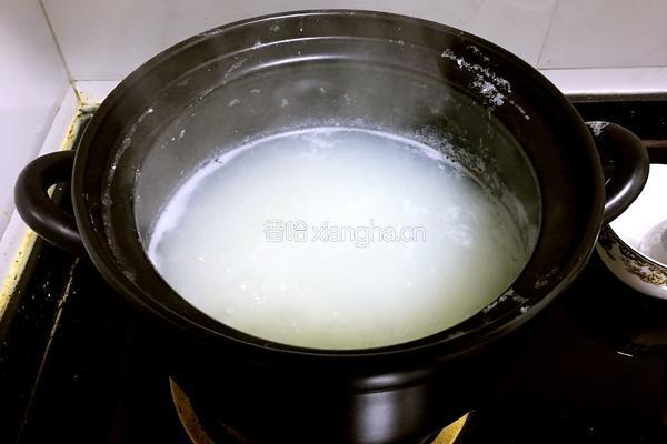 磷虾时蔬砂锅粥的做法图解4