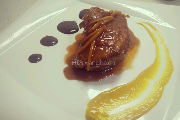 煎鸭胸肉配柳橙酱