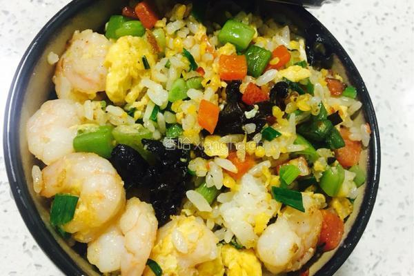 虾仁炒饭的做法图解3