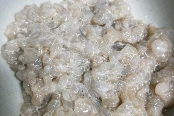 炒手剥虾仁的做法图解1