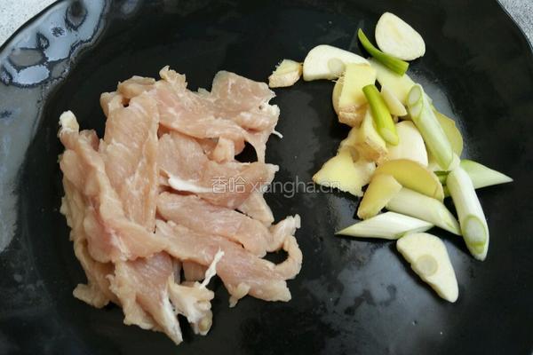 香辣腐竹炒肉的做法图解2