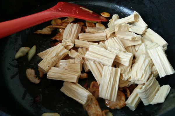 香辣腐竹炒肉的做法图解7