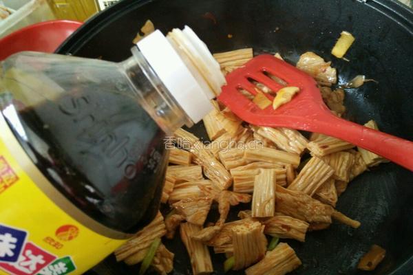 香辣腐竹炒肉的做法图解9