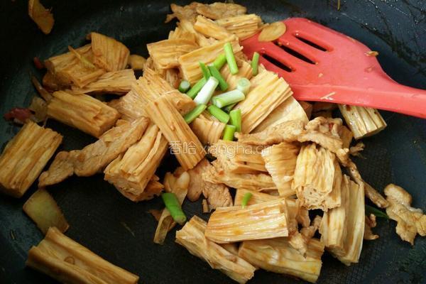 香辣腐竹炒肉的做法图解12