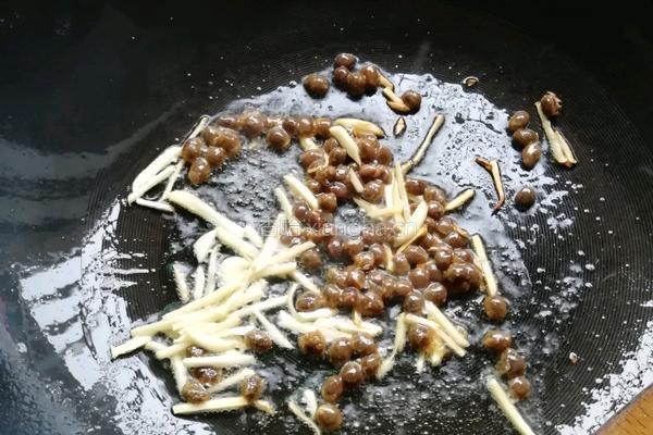 豆鼓炒酸菜的做法图解5