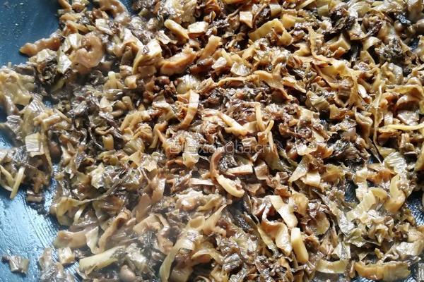 豆鼓炒酸菜的做法图解7