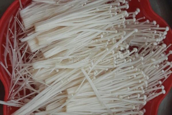 蒜蓉凉拌金针菇的做法图解1
