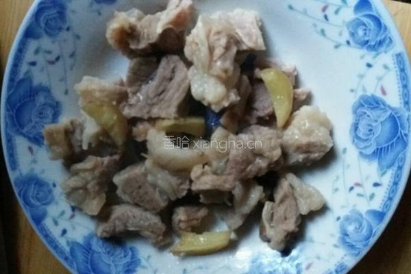 番茄金针菇牛腩汤的做法图解1
