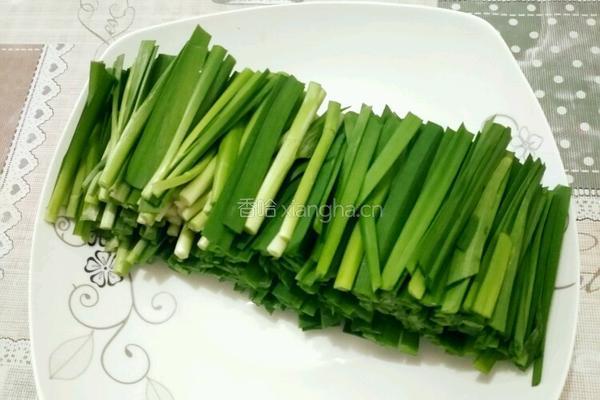 豆腐干炒韭菜的做法图解1