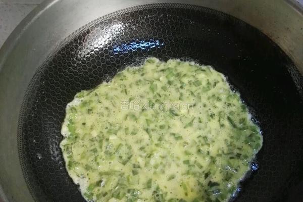 韭菜鸡蛋饼的做法图解4