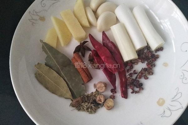 酱脊骨炖土豆的做法图解1