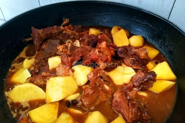 酱脊骨炖土豆的做法图解9