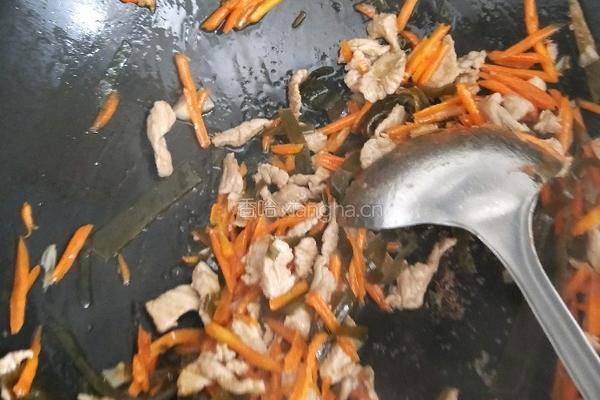 胡萝卜海带丝炒肉的做法图解9