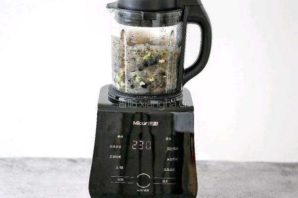 芝麻黑豆豆浆的做法图解6