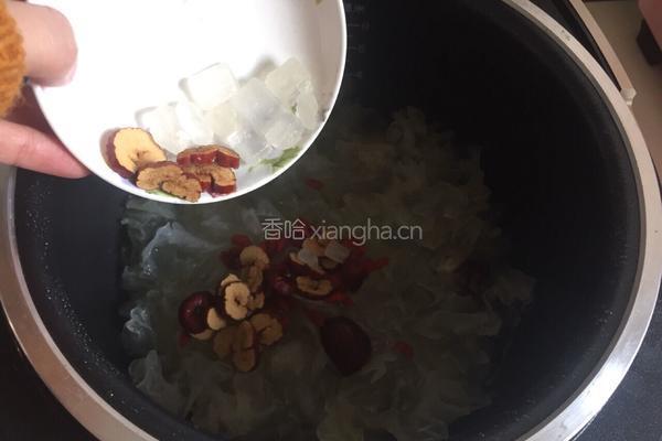 银耳莲子红枣羹的做法图解6