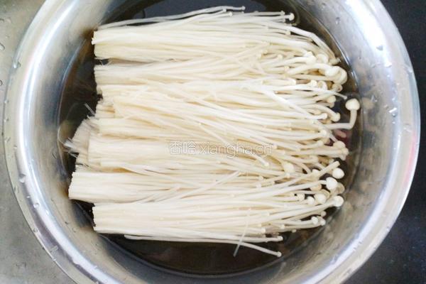 玉米面鱼丸菌汤的做法图解2