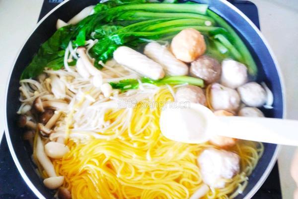 玉米面鱼丸菌汤的做法图解12