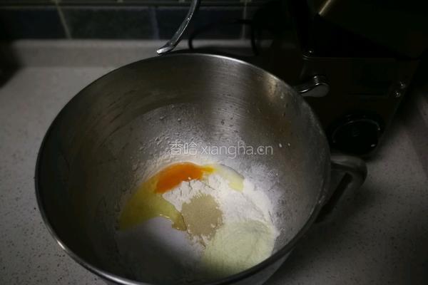 黑加仑椰蓉花环面包的做法图解2