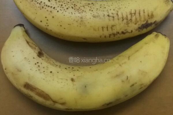 香蕉坚果蛋糕的做法图解1