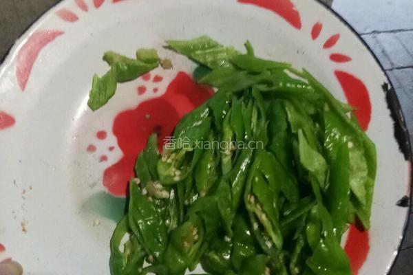 干锅土豆片煸豆角的做法图解3