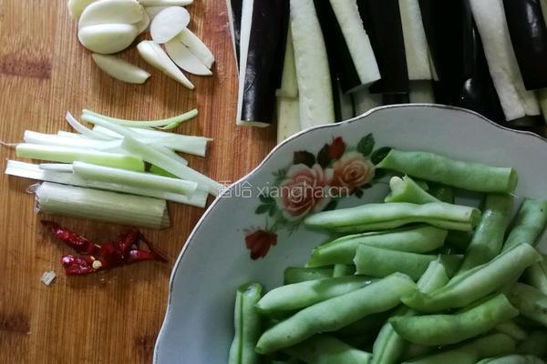 豆角烧茄子的做法图解1