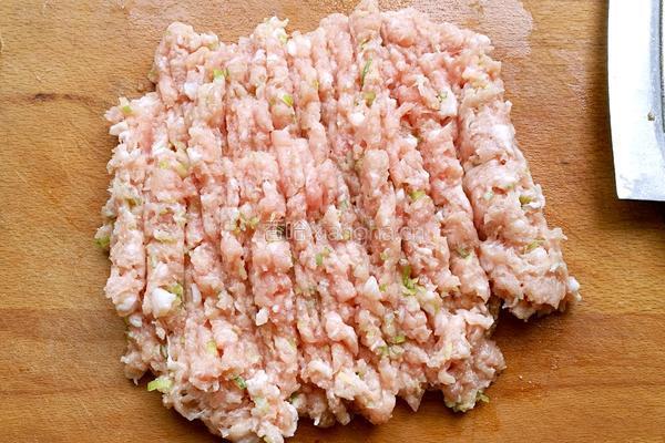 猪肉韭菜水饺的做法图解3