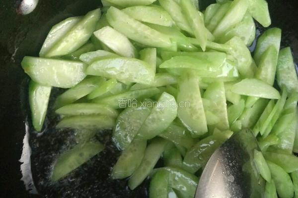黄瓜炒虾仁的做法图解3
