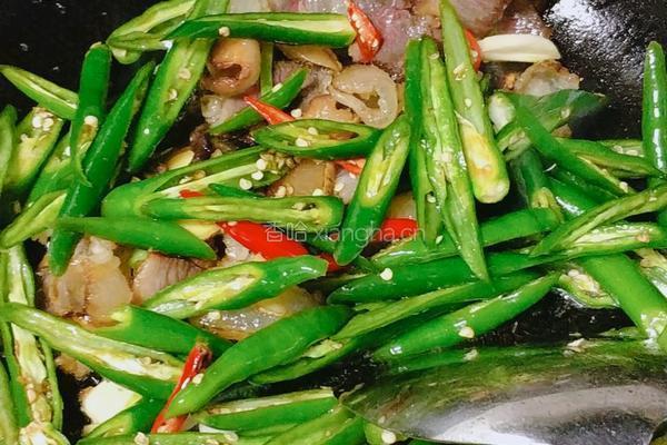 青椒炒腊肉的做法图解7